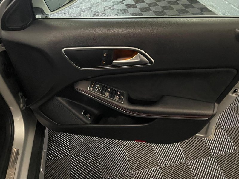 MERCEDES-BENZ GLA CLASS