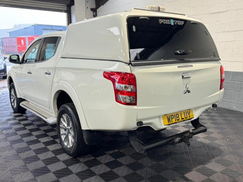 MITSUBISHI L200