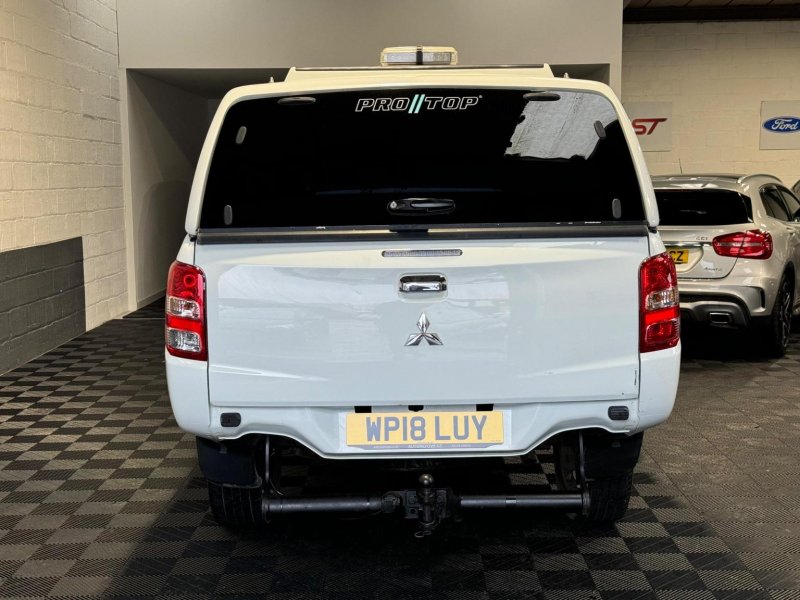MITSUBISHI L200